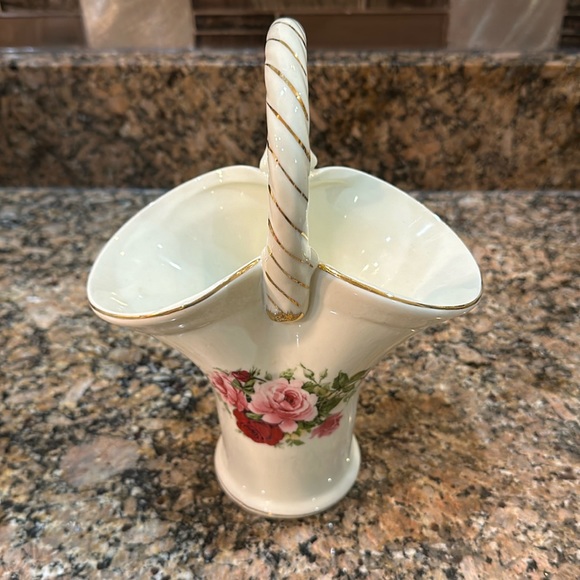 Formalities Ceramic Basket Vase by Baum Bros  Floral pattern with gold trim - Picture 1 of 6